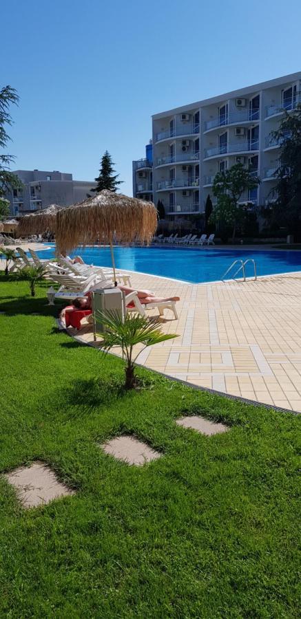 Apartment With Green Terrace Burgas Exteriör bild