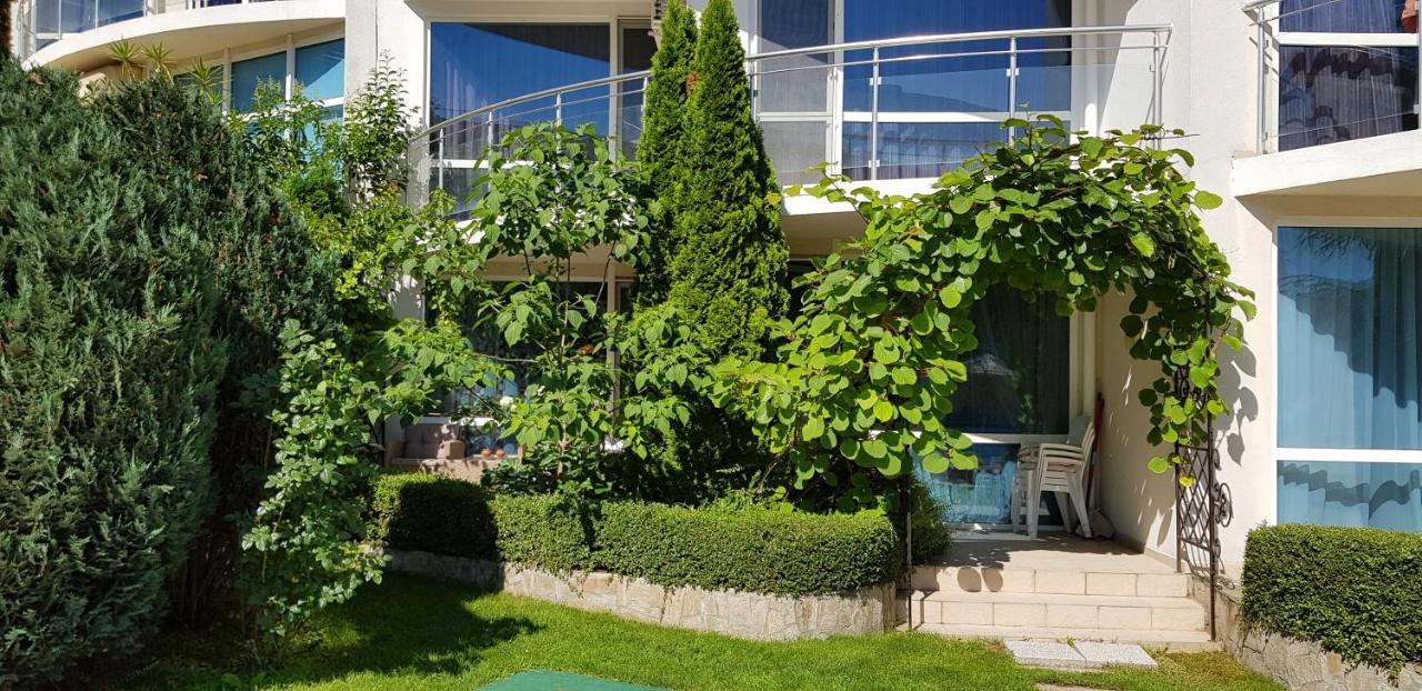 Apartment With Green Terrace Burgas Exteriör bild